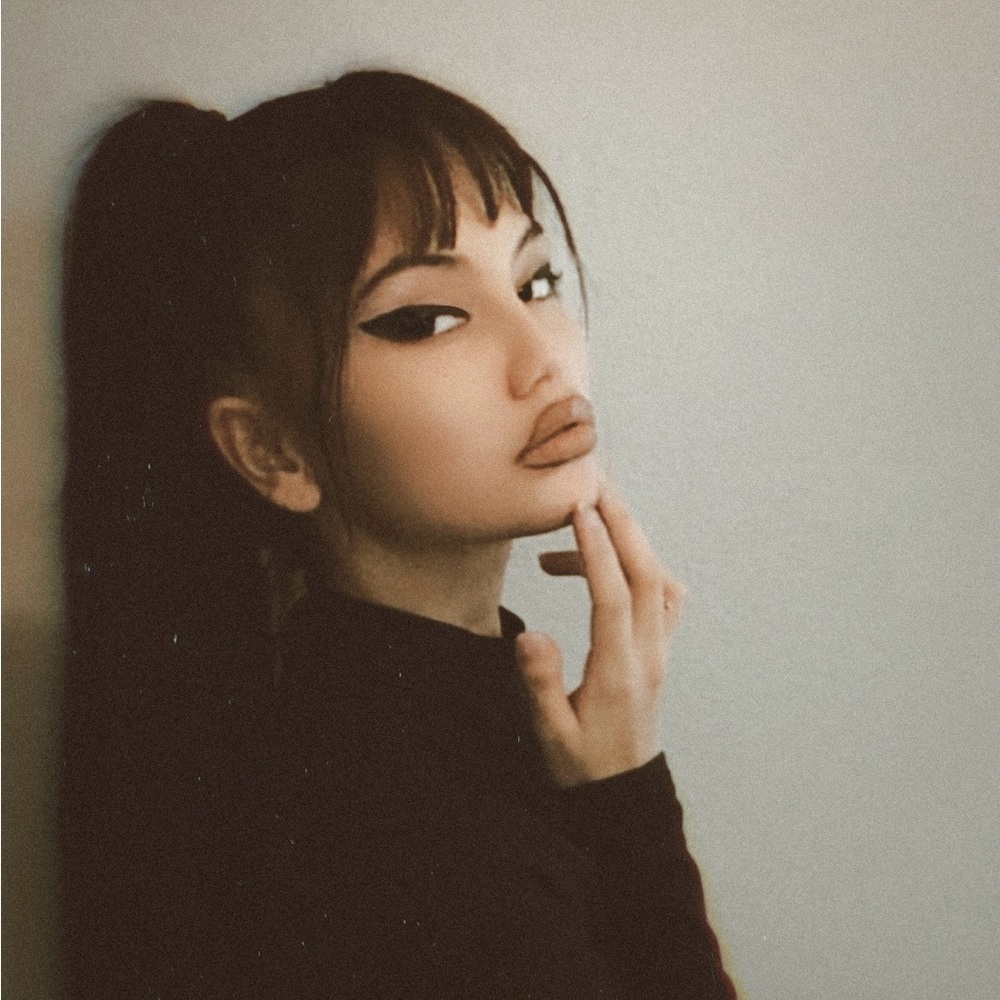 Meet your Posher, Jasmine